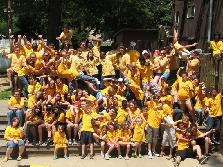 Group of people with yellow shirts